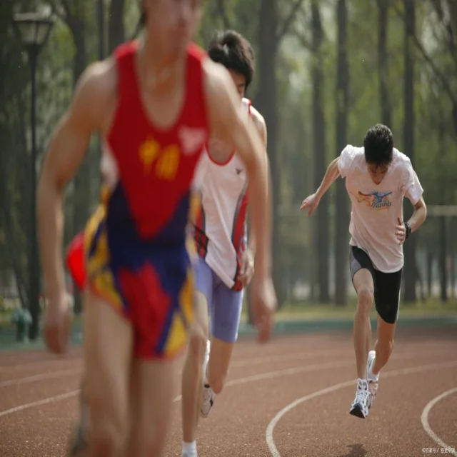 周冠宇未来席位问题引发热议